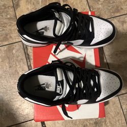 Size 9 Men’s Nike Dunks 