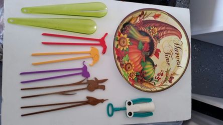 Tray, 5 animal chop sticks, wine opener, Salad toaster