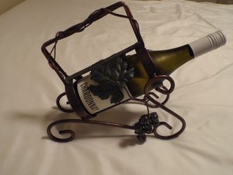 Wine bottle holder