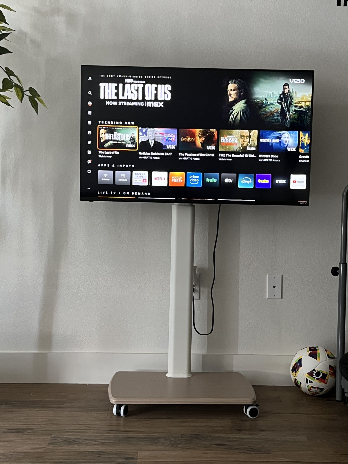 FREE TV STAND + 43 Inch Vizio TV $225