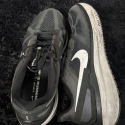 Nike running tennis shoes