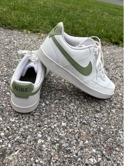 Men’s sneakers. Nike Air Force 1 low. Size is 12.