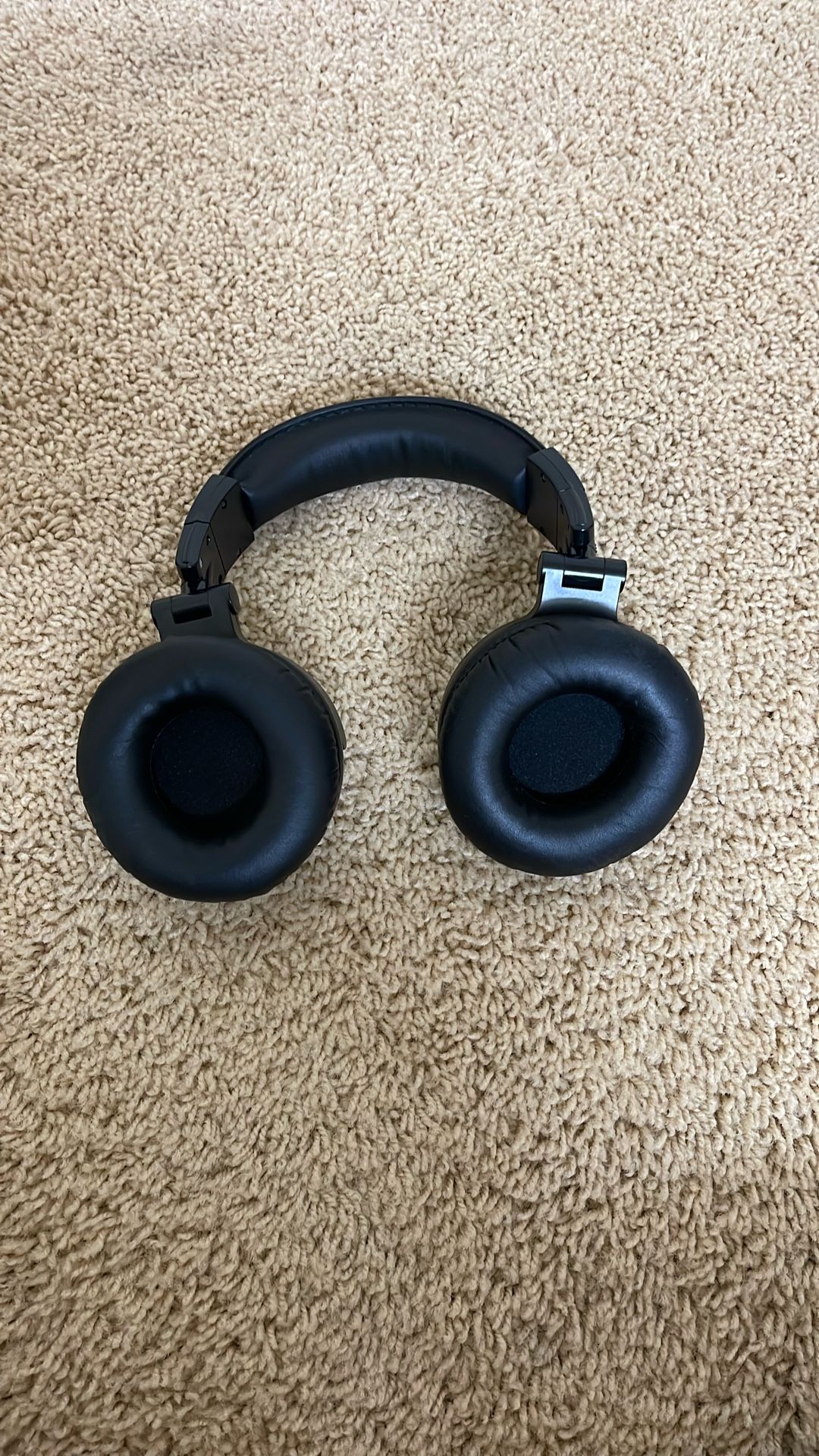 Thore Black Wireless Bluetooth Ear Cup (Over-the-Ear) Noise-Cancelling Headphone not tested selling as is no power code 