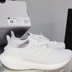 New Adidas Ultra Boost 22 Size 10
