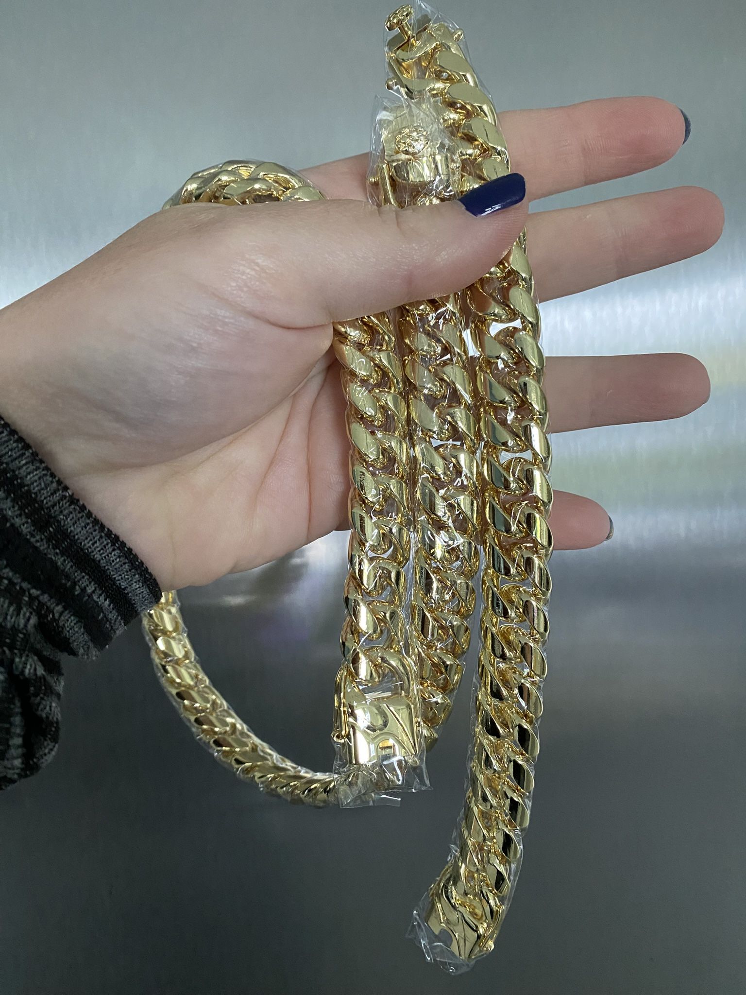 New 18k Yellow Gold Cuban Link Chain And Bracelet Set