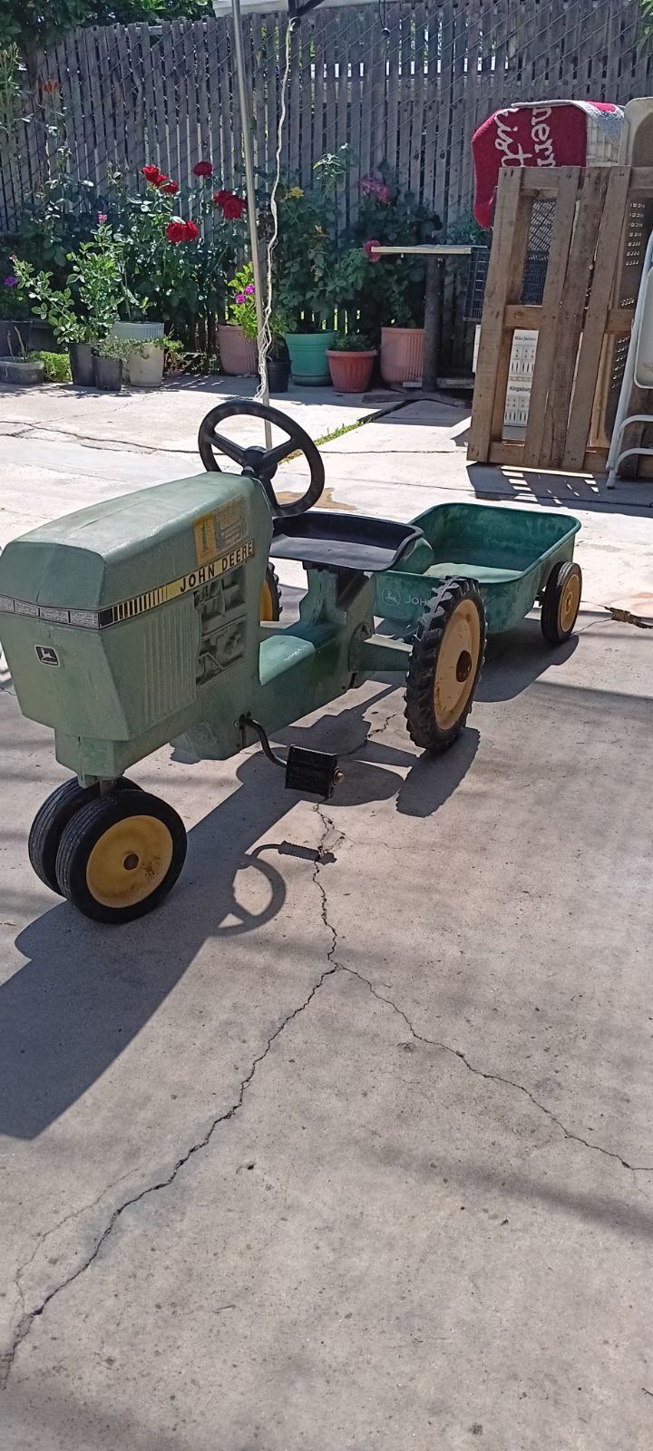 Ertl John Deere Pedal Tractor w/ Wagon Model 520 Original Cast Aluminum Green