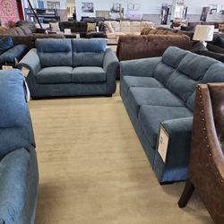 Miravel Sofa and Loveseat Set