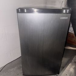 Daewoo mini fridge