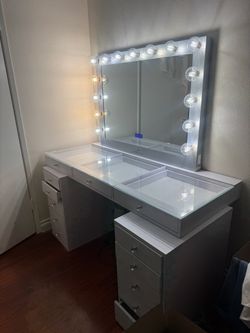 Mirror vanity