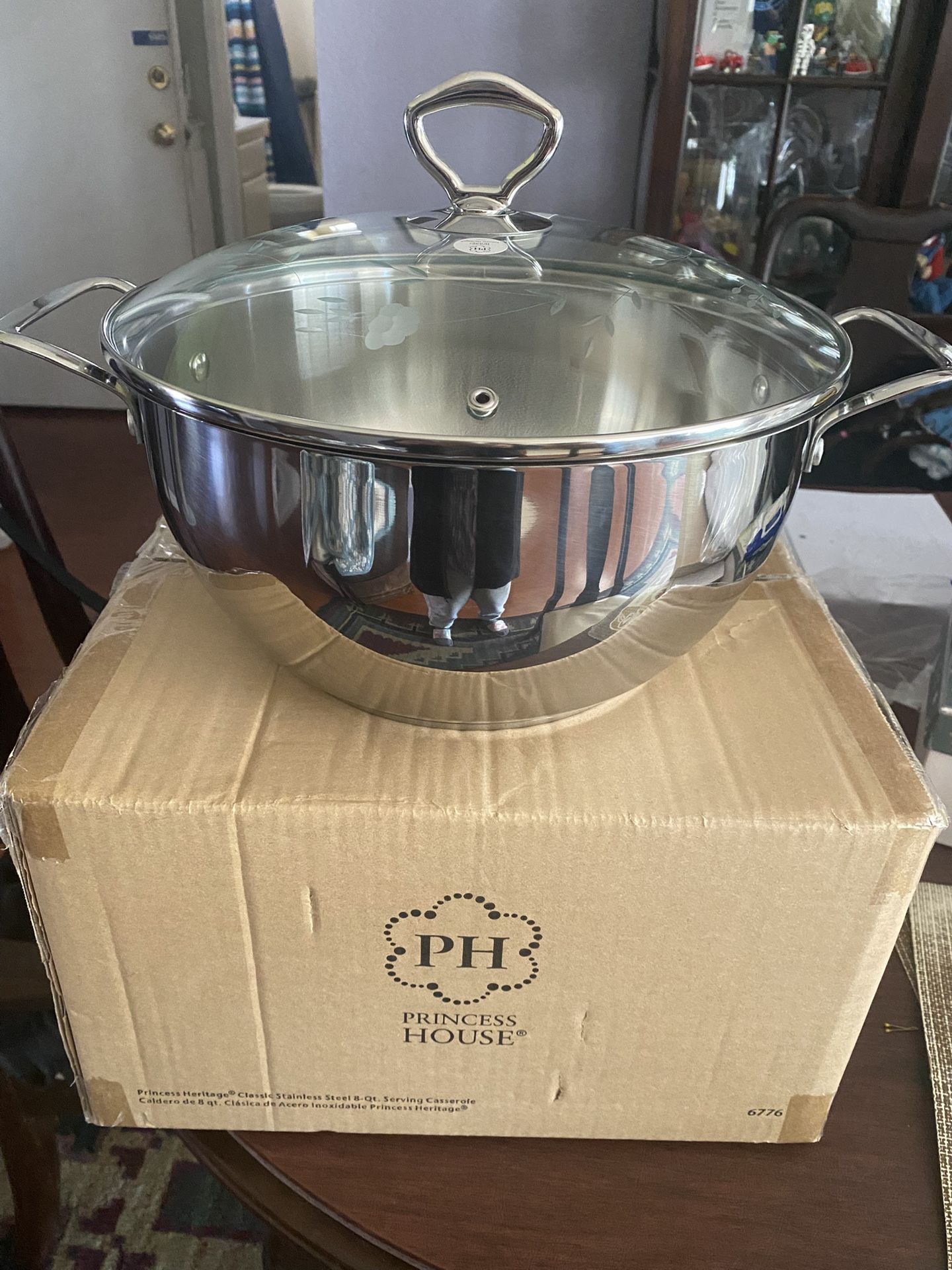 Stainless Steel De 8-Qt. casserole.