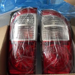 tundra tail lights