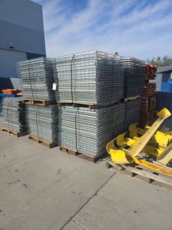 Waterfall Wire Decking Pallet Deck 44 X 46 Like New