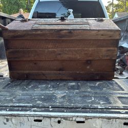 ANTIQUE STEAMER TRUNK! 