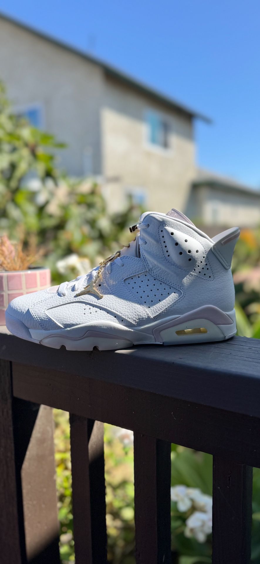 WOMENS AIR JORDAN 6 RETRO - GOLD HOOPS SZ10