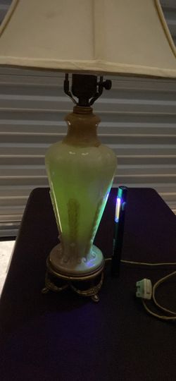 Vintage alacite Aladdin lamp