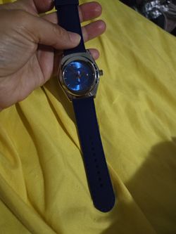 Gucci Mens Or Woman's Watch Needs Battery Replaced 