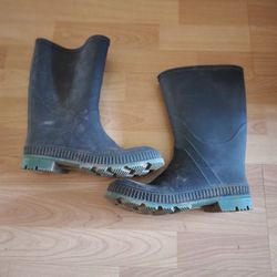 Snow/rain Boot Size 8
