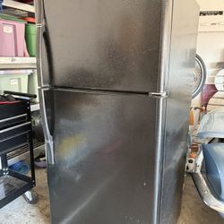 Haier Refrigerator  20.7 cu. 4.