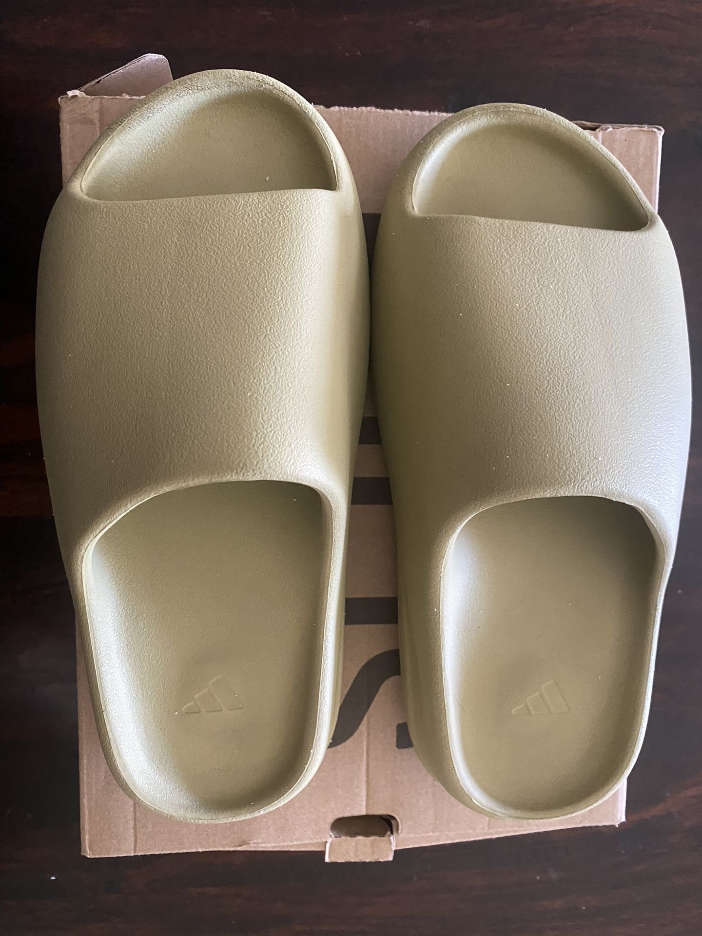 Size 8 Yeezy Slides in Resin Adidas Yeezy Slide Resin (GZ5551) Size: 10 | eBay main image 3