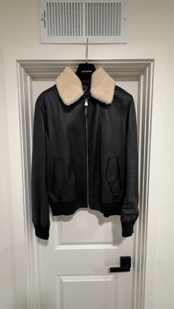 Louis Vuitton Deerskin Leather Aviator Jacket Black Removable Collar Size LV 52, 100% authentic bought from Louis Vuitton rodeo drive and have receipt