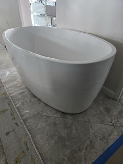 Freestanding Oval Soaking Bathtub – 55" White Acrylic Tub