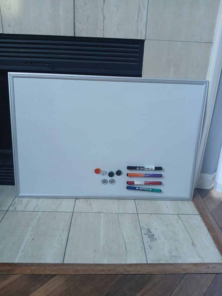 Whiteboard / Dry Erase