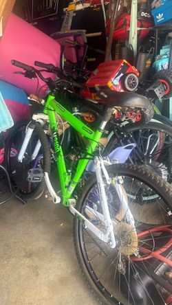 Bike Genesis V2100 Mountain Bike