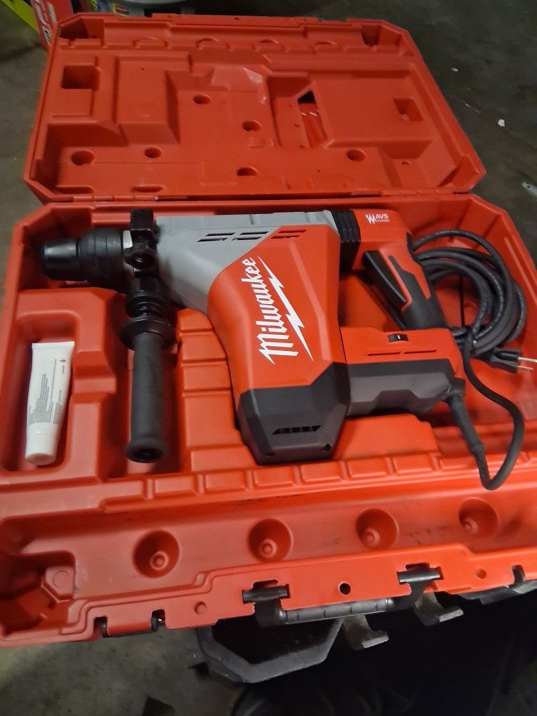 Milwaukee
1-3/4 in. SDS-MAX Rotary Hammer