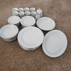 Crown Ming Fine China Set