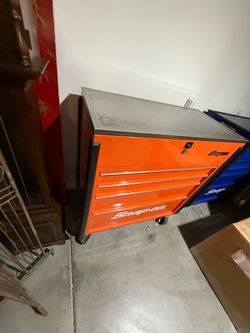 Snap-on tool box 40" Sliding Lid -5-Drawer Bed Liner Shop Cart orange with Black Trim and Blackout Details Used but in very good condition some scra