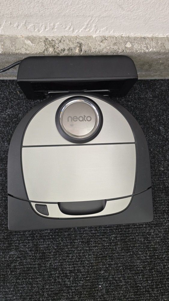 Neato Vacuum With Dock