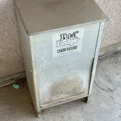 Dog Feeder