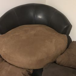 Large Comfy Swivel Round Chair