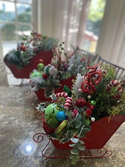 Grinch Sleigh Arrangement 