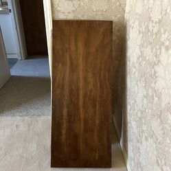 Table w/folding legs