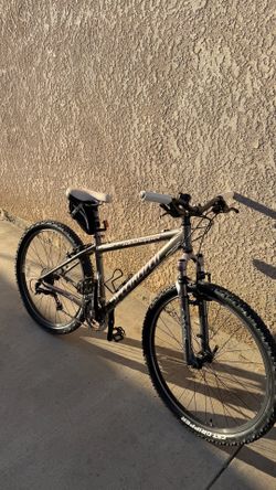 Specialized Rock hooper Moutain bike size 26