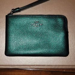 Coach Wrist Wallet/Purse. 2 Tone! Changes Colors (Green/Purple)