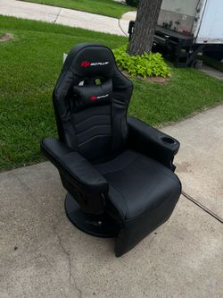 black Goplus gaming chair