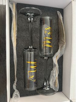 This box likely contains a set of Mr. & Mrs. branded toasting flutes or premium glassware, often marketed for weddin