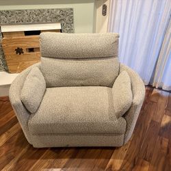 Living Spaces Oversized Power Recliner w/ USB