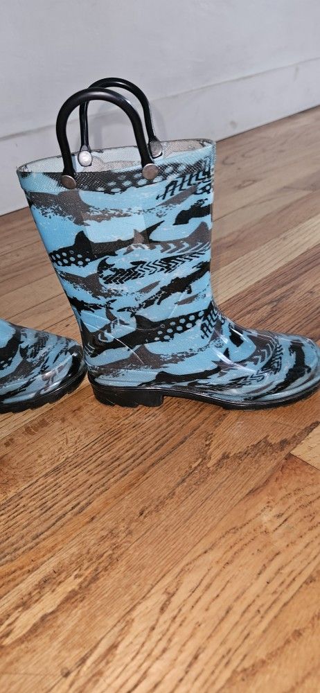 Kids Rain Boots Size. 9/10