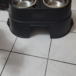 Dog Tray with bowls included