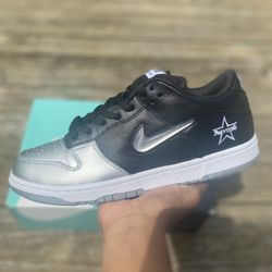 Supreme Dunks Size 9.5