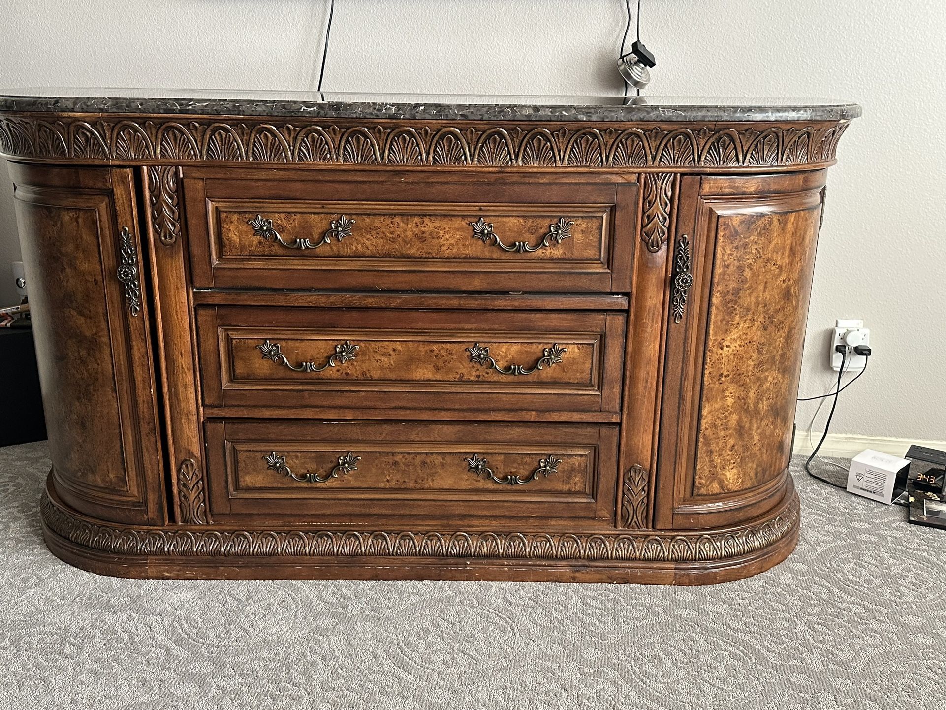 Dresser And 2 Nightstands