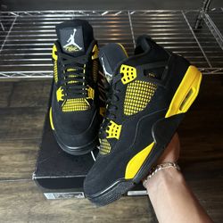 Jordan 4 thunder