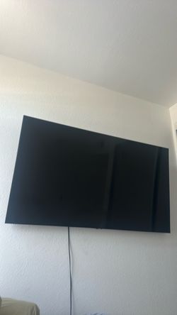 65 inch Samsung Smart tv + mount and remote included