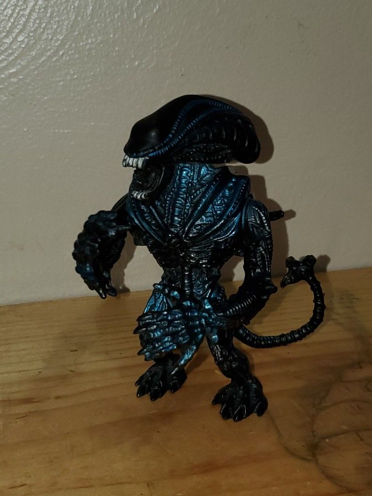Aliens Blue Gorilla Xenomorph Action Statue By Kenner! Excellent Condition!