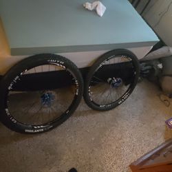 Brand New 27.5 100mm Front 135mm Rear Both Qr Axle