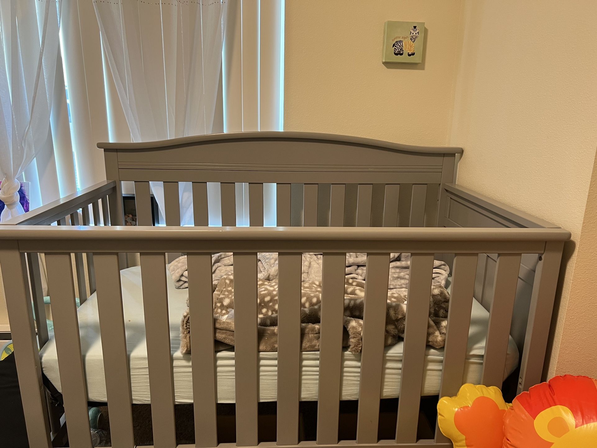 4in1 Crib Does Not Come With Mattress. 300$ OBO 