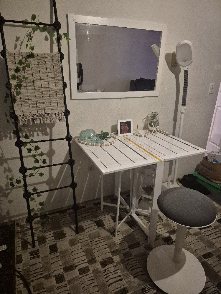1. Solid Metal Folding Table 2. Mirror 3. LED Lamp, 4. Chair 5. Conor Shelf. 6. With small deeco's included .(1 of 6) Set.